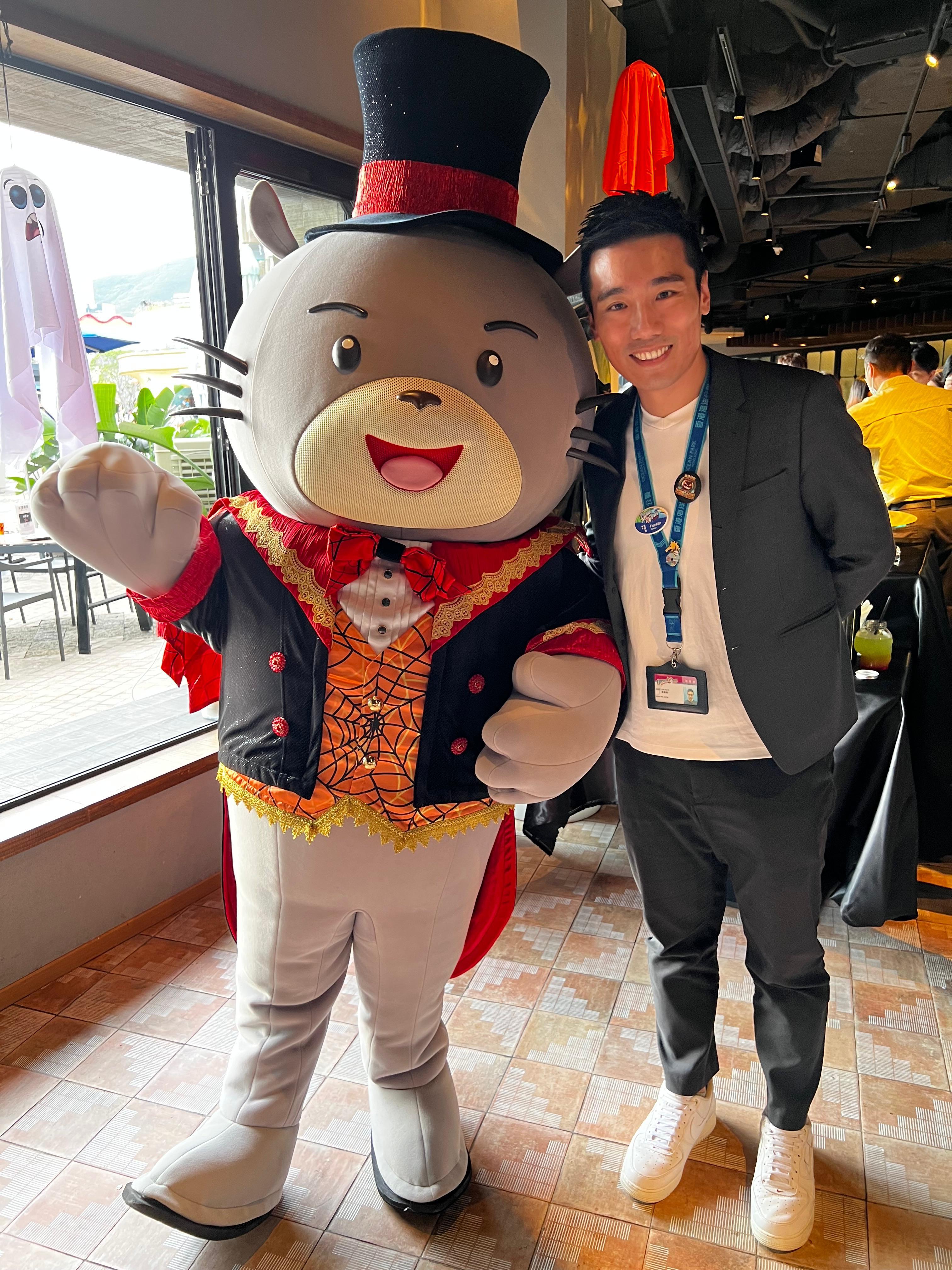 Photo of Franklin Law at the Hong Kong Ocean Park.
